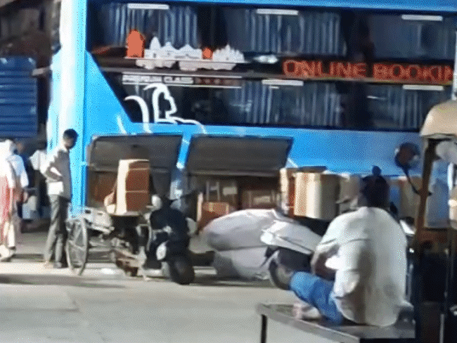 Dausa Bus Accident Reality Check: बसों की डिक्की में ठूंस-ठूंसकर लोड हो रहे पार्सल, यात्रियों की सुरक्षा पर उठे गंभीर सवाल