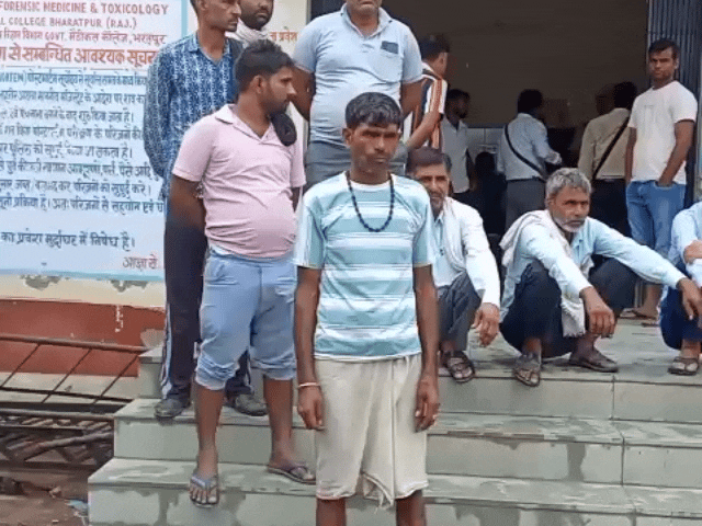 चलती बस में ड्राइवर-कंडक्टर का झगड़ा, अनियंत्रित होकर पलटी बस; महिला की मौत, 15 यात्री घायल