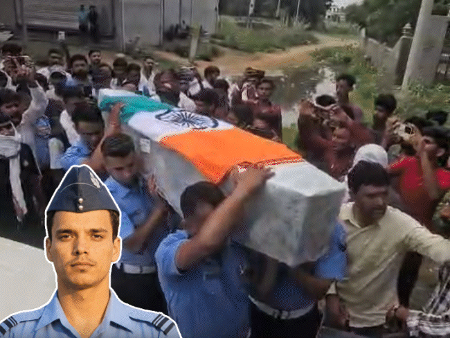 सैन्य सम्मान के साथ अग्निवीर आर्यन झाझड़िया का अंतिम संस्कार, इकलौते बेटे को खोकर बेसुध हुई मां
