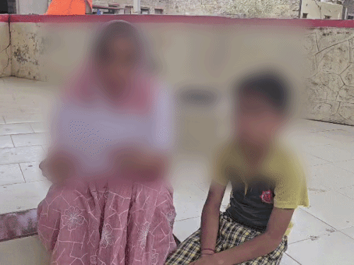 मैथ की कॉपी भूलने पर 8 साल के छात्र की बेरहमी से पिटाई, बेहोश होने पर अस्पताल में भर्ती