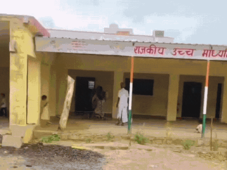 बच्चों के सामने भिड़ीं दो महिला शिक्षिकाएं! सरकारी स्कूल में मारपीट का VIDEO वायरल, अब होगी बड़ी कार्रवाई?