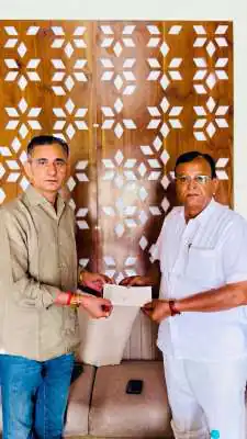 बालोतरा सड़क हादसे के पीड़ित परिवार को मिली आर्थिक सहायता... टीकू सिंह गोदारा ने ₹2.51 लाख का चेक सौंपा
