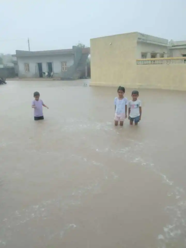 बारिश आई तो सामने आ गई बड़ी लापरवाही! अब सबसे बड़ा सवाल प्रशासन से