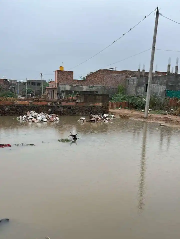 बारिश आई तो सामने आ गई बड़ी लापरवाही! अब सबसे बड़ा सवाल प्रशासन से
