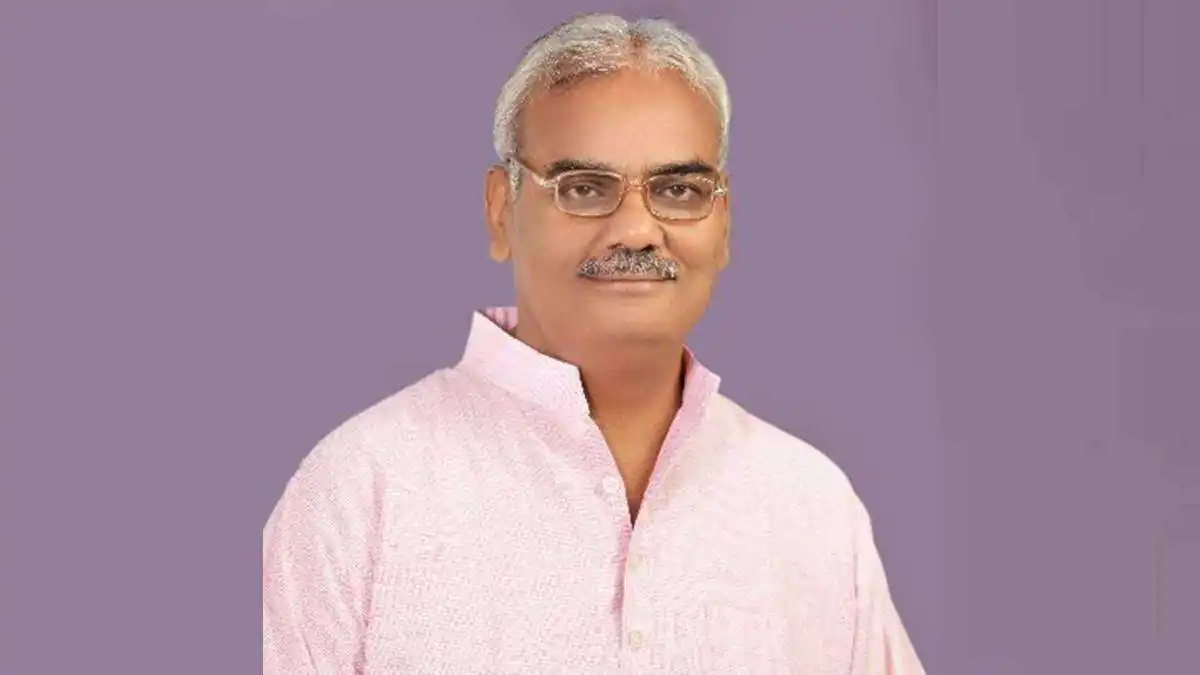 ट्रांसफर की मांग पर अड़े शिक्षक... जयपुर में धरना तेज, शिक्षा मंत्री के इस्तीफे की मांग !