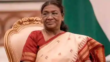 'वंदे मातरम्' पर अब कानून का पहरा, राष्ट्रपति मुर्मू की मंजूरी... जानिए कितनी होगी सजा?