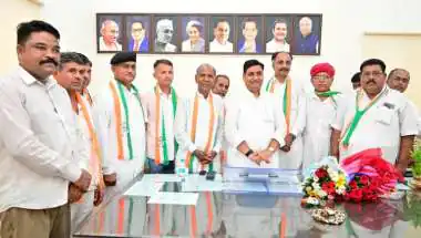 हरीश चौधरी के खिलाफ मेवाराम जैन की शिकायत! सैकड़ों समर्थकों संग जयपुर पहुंचे, अजमेर में 'बाहरी नेता' से नाराजगी