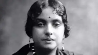 स्वतंत्रता दिवस विशेष: पति को लगी गोली तो साड़ी से बांधी पट्टी और तिरंगा लेकर आगे बढ़ गईं तारा रानी श्रीवास्तव
