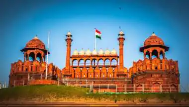 झंडारोहण के दौरान डोरी टूटने से नीचे गिरा राष्ट्रीय ध्वज, पुलिस जवान की मुस्तैदी से पूरी हुई प्रक्रिया !!