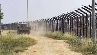 स्वतंत्रता दिवस पर भारत-पाक सीमा से पकड़ा गया पाकिस्तानी नागरिक बाकू खान, BSF ने बीजराड़ पुलिस को सौंपा