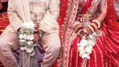 शादी का एग्रीमेंट होते ही दुल्हन फरार, 1.50 लाख में हुआ था सौदा; कार में बैठकर भागी