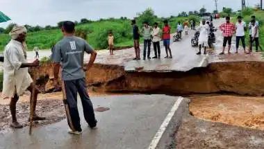 करौली में मात्र 1.5 घंटे की बारिश से टूटी पुलिया, 40 गांवों का संपर्क टूटा; ग्रामीणों को करना पड़ रहा 100 किमी का लंबा सफर