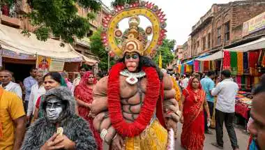 डिग्गी कल्याणजी की 61वीं लक्खी पदयात्रा जयपुर से रवाना: भजनों की धुन पर झूमे श्रद्धालु, चौड़ा रास्ता से सांगानेर तक लगे विशाल भंडारे