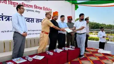 सम्मान के बाद एक्शन मोड में डिस्कॉम टीम, फतेहगढ़ AEN महेंद्र कुमार के नेतृत्व में सितोड़ाई में अवैध ट्रांसफार्मर जब्त