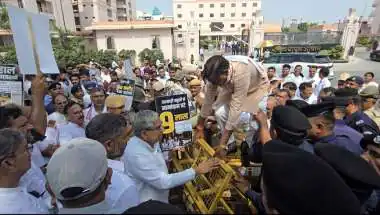 राजस्थान विधानसभा के पहले दिन भारी बवाल: स्कूलों में मीडिया बैन पर कांग्रेस का पैदल मार्च और गेट पर धरना, सदन 21 मिनट में स्थगित