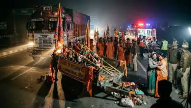 हरिद्वार से राजस्थान लौट रहे कांवड़ियों की ट्रॉली को मेरठ में ट्रक ने मारी टक्कर, 2 की मौत, 15 घायल