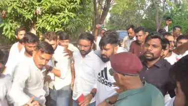 CJP के कार्यक्रम में बवाल, दीवार फांदकर घुसे ABVP-BJYM कार्यकर्ता, मारपीट के बाद 11 हिरासत में