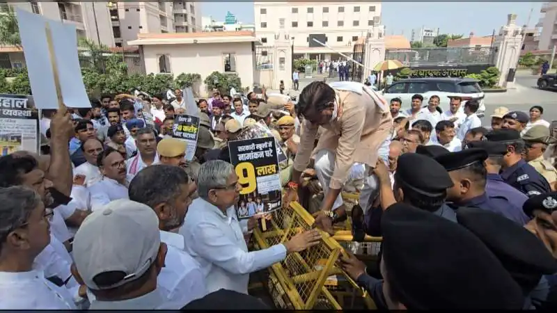 राजस्थान विधानसभा के पहले दिन भारी बवाल: स्कूलों में मीडिया बैन पर कांग्रेस का पैदल मार्च और गेट पर धरना, सदन 21 मिनट में स्थगित