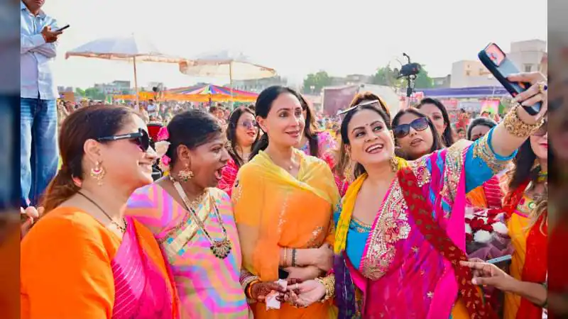 झूले का आनंद, गोलगप्पे का स्वाद... मातृशक्ति मानसून फेस्ट में दिखा डिप्टी सीएम दीया कुमारी का खास अंदाज