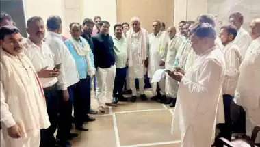 25 दिन से सुलग रही बगावत की आग,मंत्री के घर पहुंची संघर्ष समिति, क्या सरकार झुकेगी?