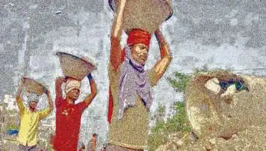 रोजाना सिर्फ 2 रुपये बचाकर पाएं 3000 रुपये की मासिक पेंशन, जानिए क्या हैं शर्तें और कैसे करें अप्लाई