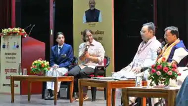 कंप्यूटर से भी तेज दिमाग, दोनों हाथों से एक साथ सवाल हल कर CM को किया हैरान