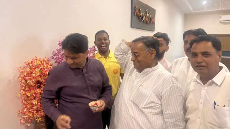 मेयर चुनाव में गुटबाजी ने बढ़ाई धड़कनें, पार्षदों को भेजा गया अज्ञातवास!