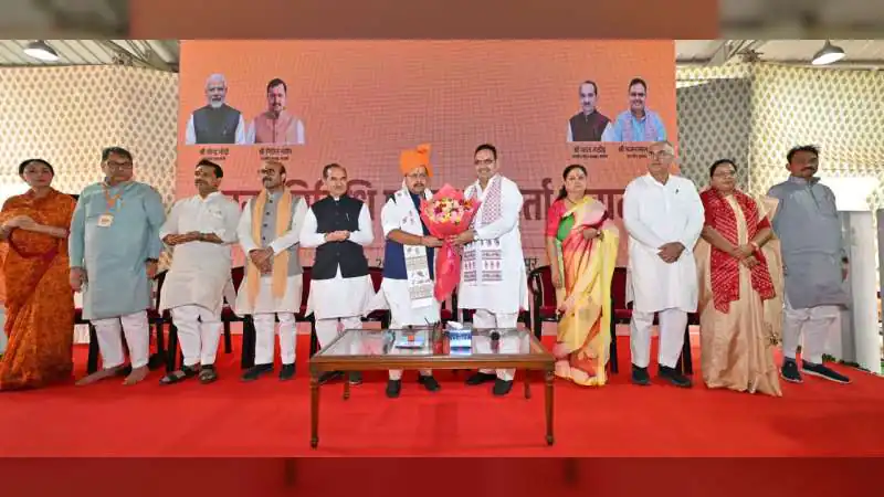 CM हाउस में बड़ी बैठक, खराब प्रदर्शन वाले नेताओं को 'रेड सिग्नल'
