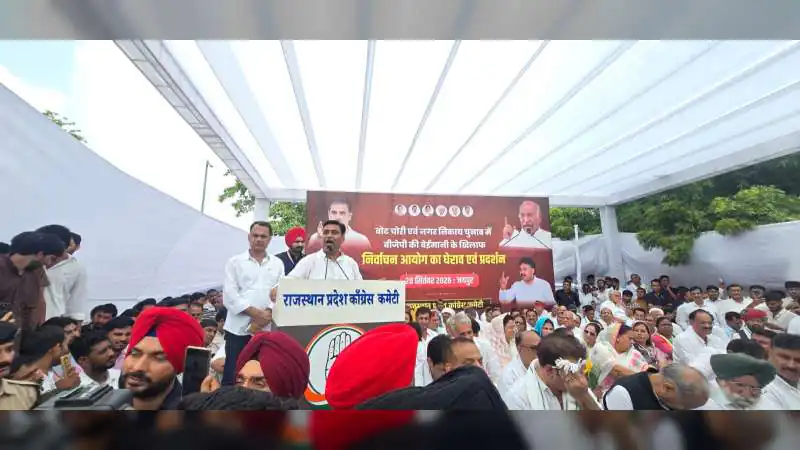 चुनाव आयोग के दफ्तर कूच कर रहे कांग्रेसियों पर चले वाटर कैनन, गहलोत-डोटासरा अरेस्ट!