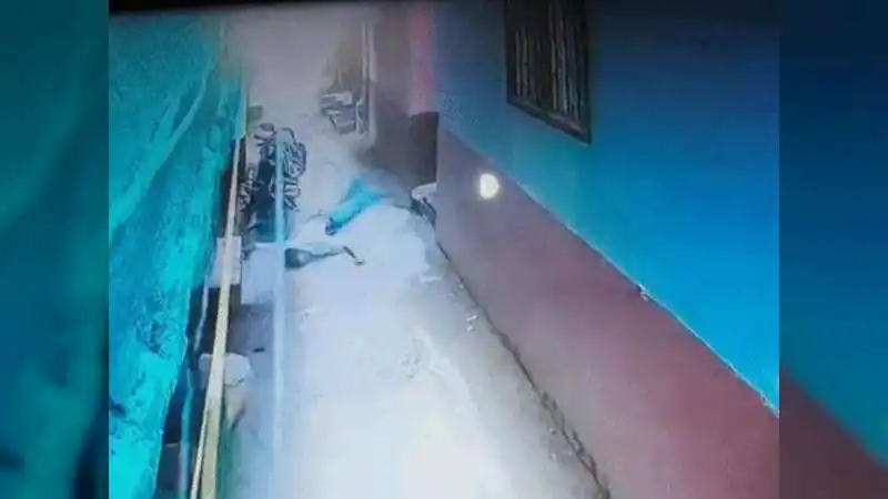प्रेमिका के बेडरूम तक पहुंच गया था प्रेमी, अचानक आ गए घरवाले! फिर जो हुआ उसे सुनकर कांप जाएगी आपकी रूह...