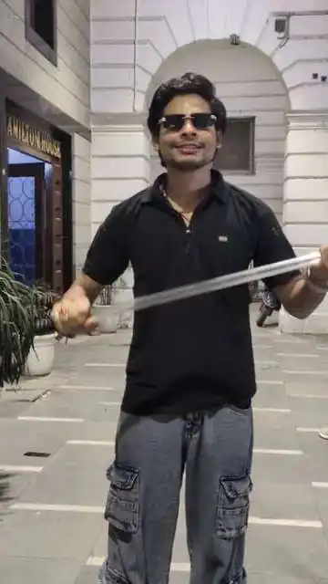 "मेरे बड़े राजनीतिक लिंक हैं..." पॉडकास्ट में कबूलनामे के बाद नपे स्वतंत्र भारद्वाज, छुट्टी के दिन जज के घर लगी अदालत; 24 घंटे में कैसे पलटा पूरा केस?