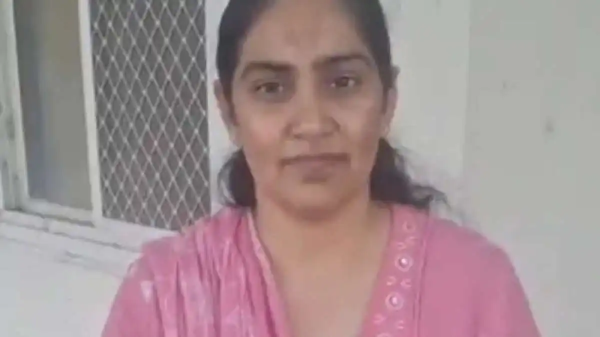2 महिला कैदियों को चुपचाप जेल से निकालकर घर ले गई जेलर, अब खुद पहुंची सलाखों के पीछे