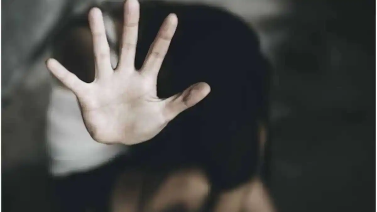 तेरी आंखें बहुत खूबसूरत हैं...', छात्राओं से अश्लीलता करने वाले प्रोफेसर की इंस्टाग्राम चैट लीक, गिरफ्तार