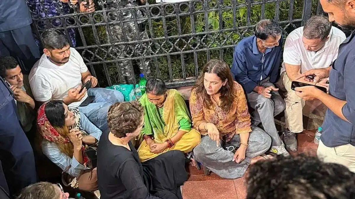 अंकिता भंडारी के माता-पिता से मिले राहुल-प्रियंका, दुष्यंत गौतम को सिक्किम का राज्यपाल बनाने का किया विरोध