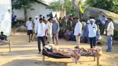 पत्नी के छोड़कर जाने का गुस्सा मां पर उतारा,  बेटे ने लाठी से पीट-पीटकर ली जान