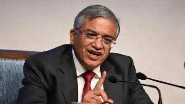 CEC ज्ञानेश कुमार के सस्पेंशन पर अंतरिम रोक से इनकार, लेकिन एकतरफा फैसलों पर ECI को भेजा नोटिस