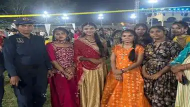 शराब पीकर गरबा में युवतियों से कर रहा था छेड़खानी, सादा कपड़ों में आई 'कालिका' ने सिखाया सबक