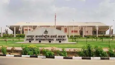 एयर इंडिया की फ्लाइट में बम और हाईजैक की खबर से हड़कंप, जयपुर में अचानक कराई इमरजेंसी लैंडिंग