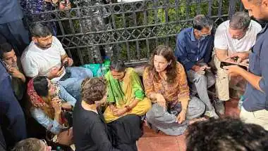 अंकिता भंडारी के माता-पिता से मिले राहुल-प्रियंका, दुष्यंत गौतम को सिक्किम का राज्यपाल बनाने का किया विरोध