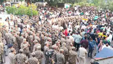 दीपके हिरासत में, जंतर-मंतर पर हंगामा, ममता बोलीं- 'पूरी पीढ़ी को डरा रही सरकार'