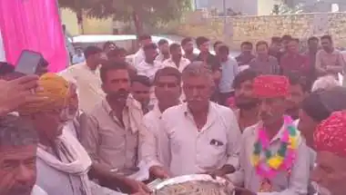 सिर्फ 162 वोटों से मिली हार, और बदले में गांव वालों ने थाल में सजाकर दे दिए 25 लाख रुपये