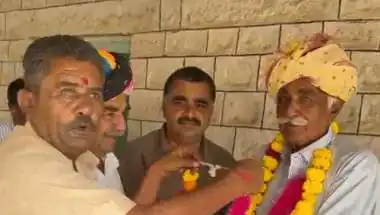पाकिस्तान ने रखा था 2 लाख का इनाम, वो अब भारत में बन गया नेता