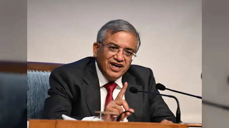 CEC ज्ञानेश कुमार के सस्पेंशन पर अंतरिम रोक से इनकार, लेकिन एकतरफा फैसलों पर ECI को भेजा नोटिस
