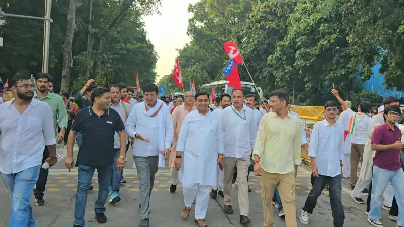 गहलोत-पायलट-डोटासरा की दिल्ली में एक साथ एंट्री, मुख्य चुनाव आयुक्त के खिलाफ आर-पार की जंग