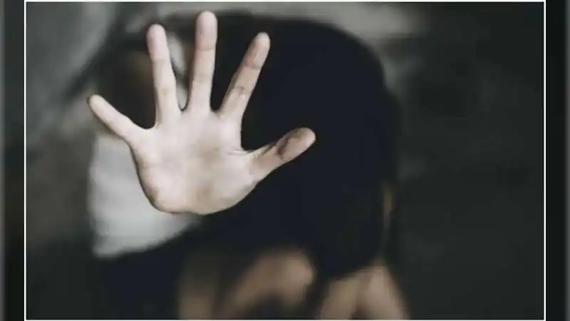 तेरी आंखें बहुत खूबसूरत हैं...', छात्राओं से अश्लीलता करने वाले प्रोफेसर की इंस्टाग्राम चैट लीक, गिरफ्तार