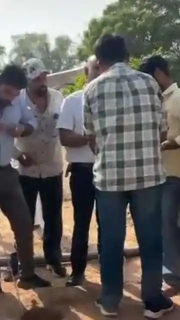 पिता की आंखों के सामने 1050 फीट गहरे बोरवेल में गिरा 9 साल का मासूम, 640 फीट पर फंसा, रेस्क्यू जारी